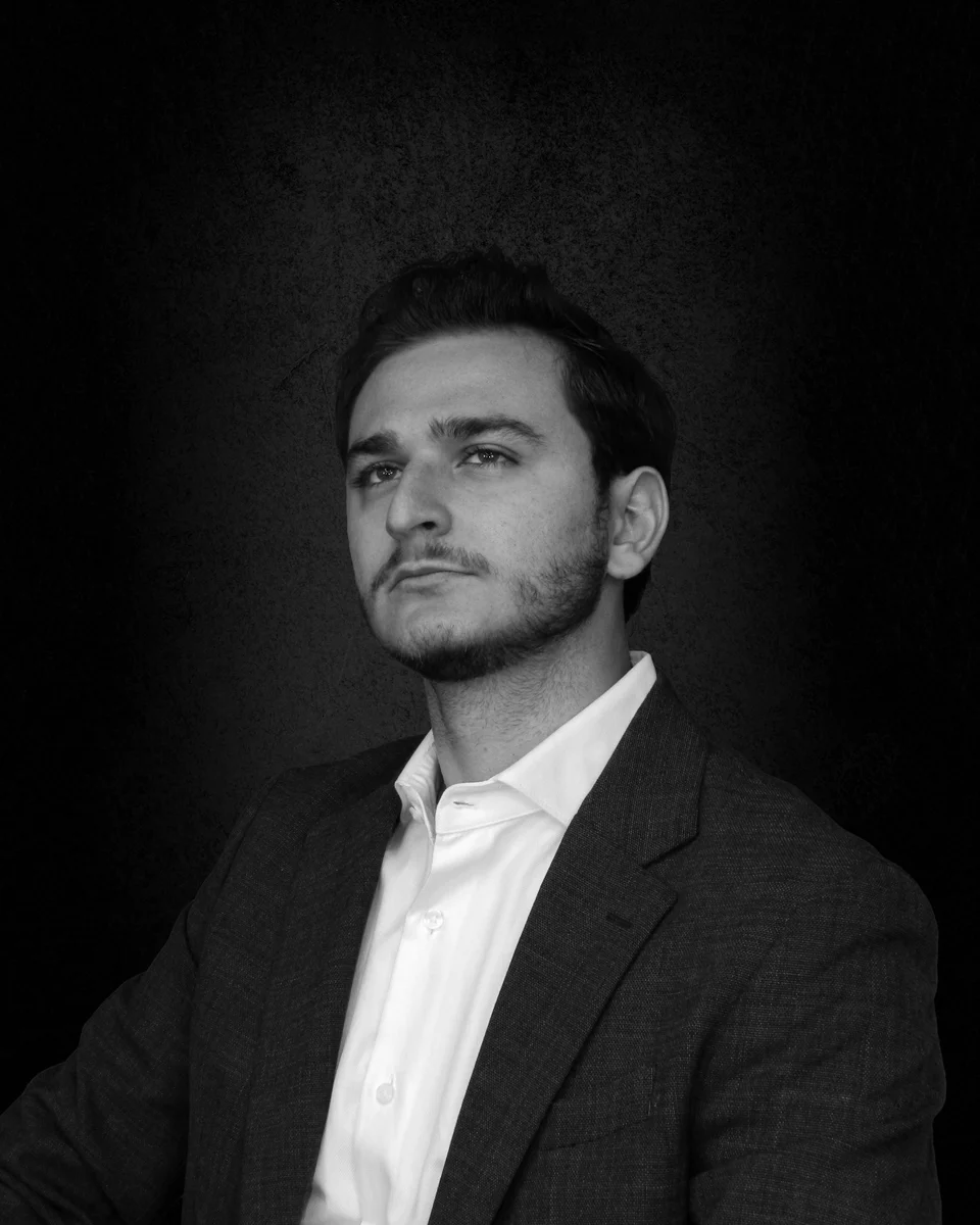 Retrato de Mark Trachtman en blanco y negro